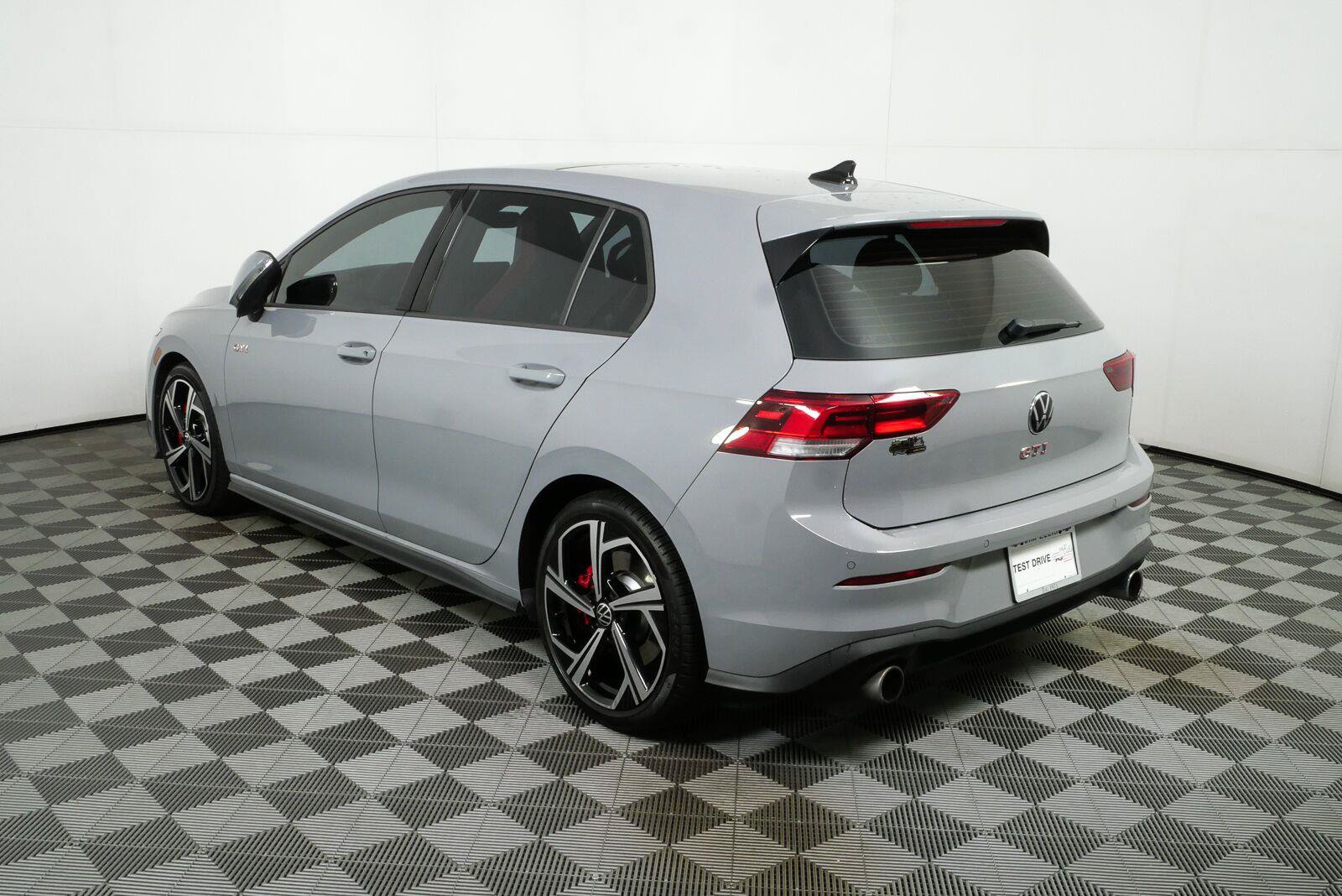 Used 2025 Volkswagen GTI SE FWD image 29