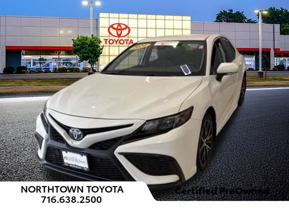 Used 2024 Toyota Camry SE image 1