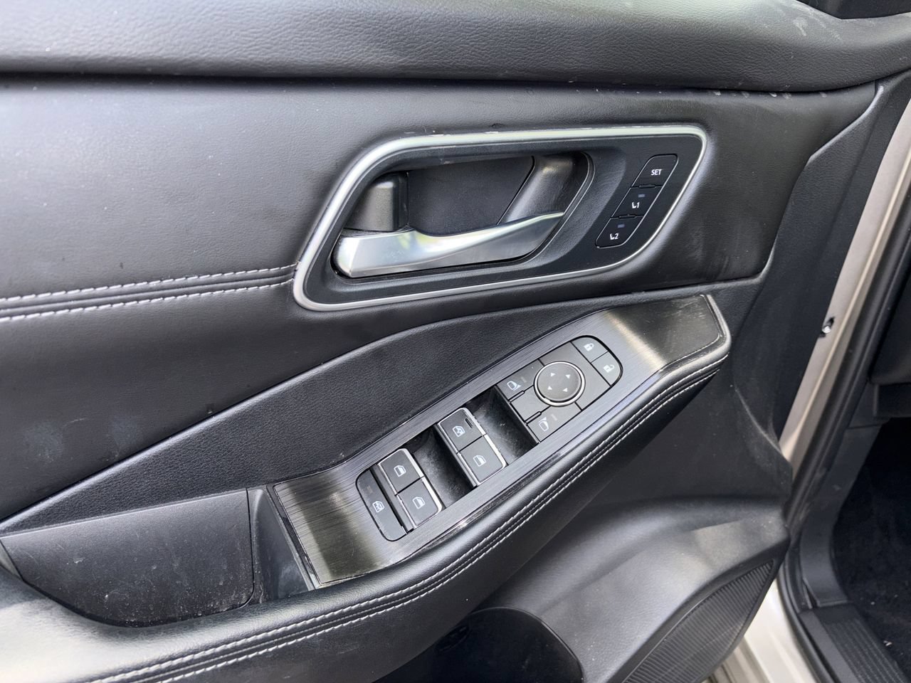 Used 2024 Nissan Rogue Platinum w/ Platinum Premium Package FWD image 25
