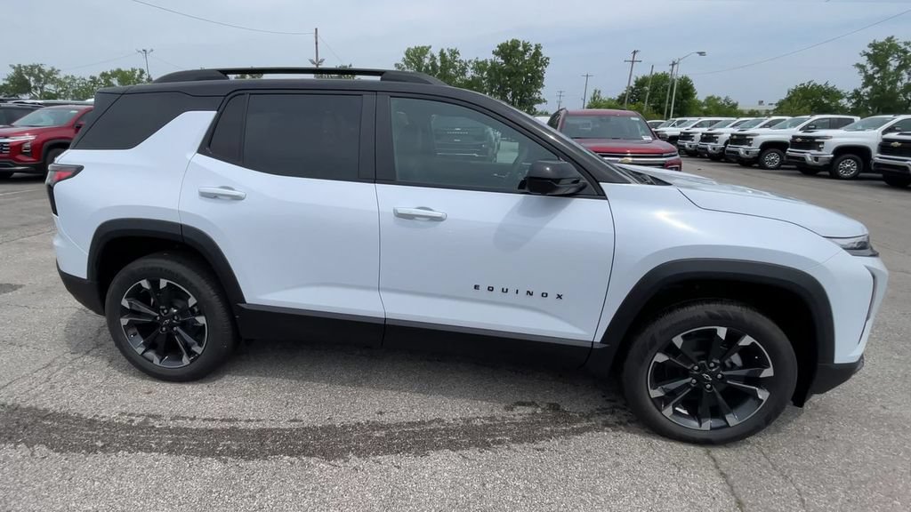 New 2026 Chevrolet Equinox RS w/ Convenience Package III AWD/4WD image 3