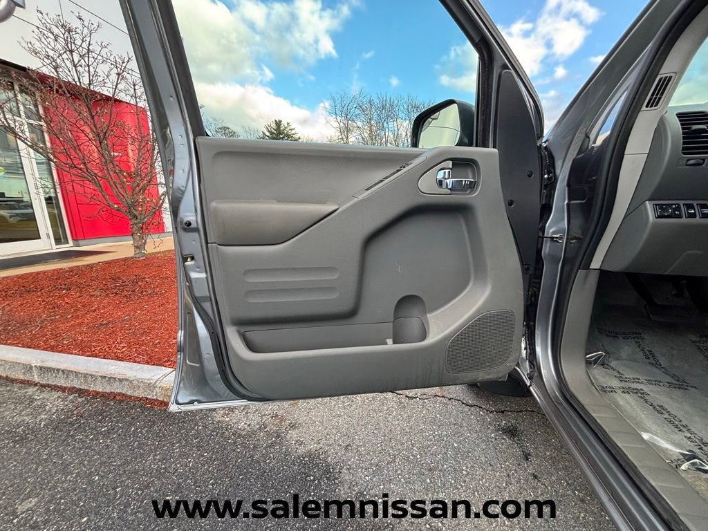 Used 2018 Nissan Frontier SV w/ Value Truck Package image 11