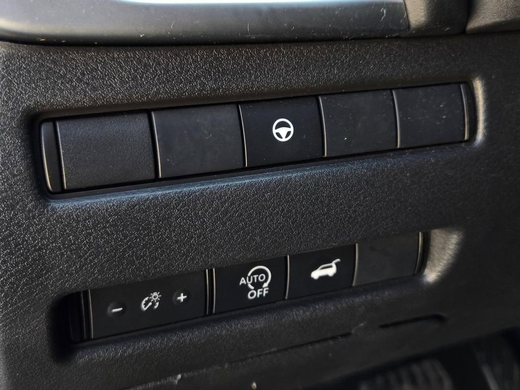 Used 2025 Nissan Rogue SV image 18