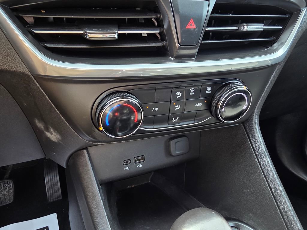 Used 2024 Buick Encore GX Preferred image 18