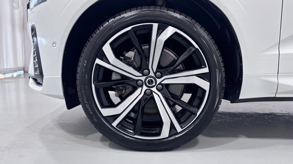Certified 2024 Volvo XC60 T8 Ultimate AWD/4WD image 30