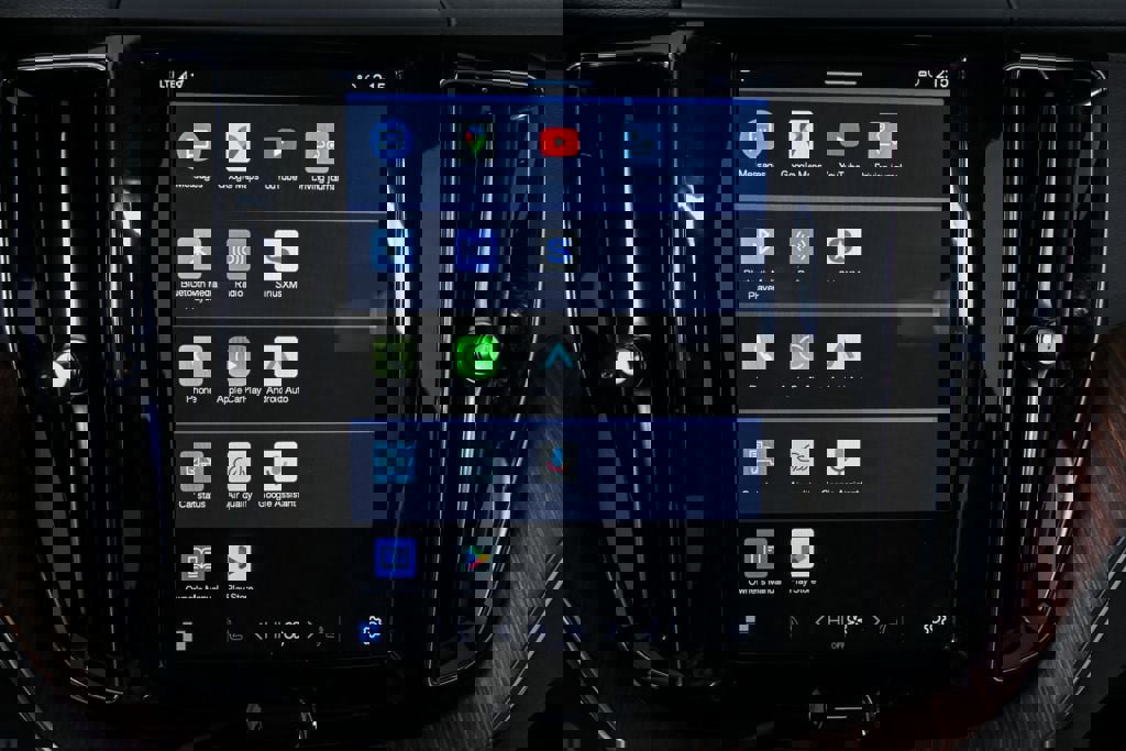 Certified 2024 Volvo XC60 B5 Plus w/ Protection Package Premier AWD/4WD image 15