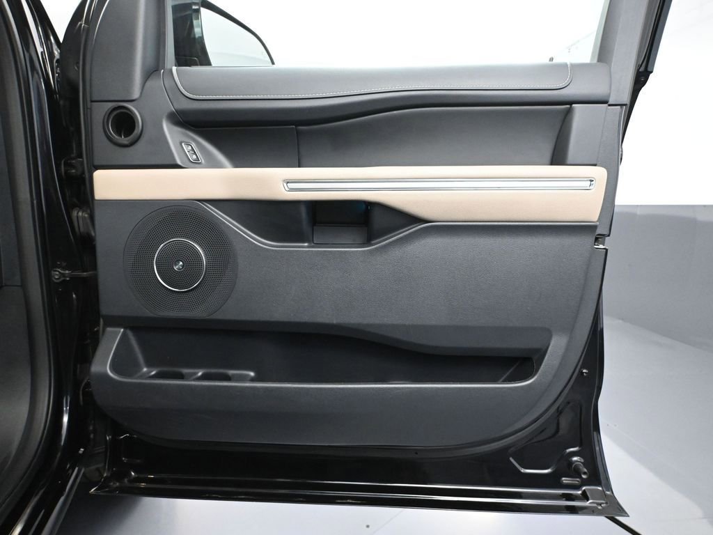 Used 2023 Ford Expedition Limited image 55