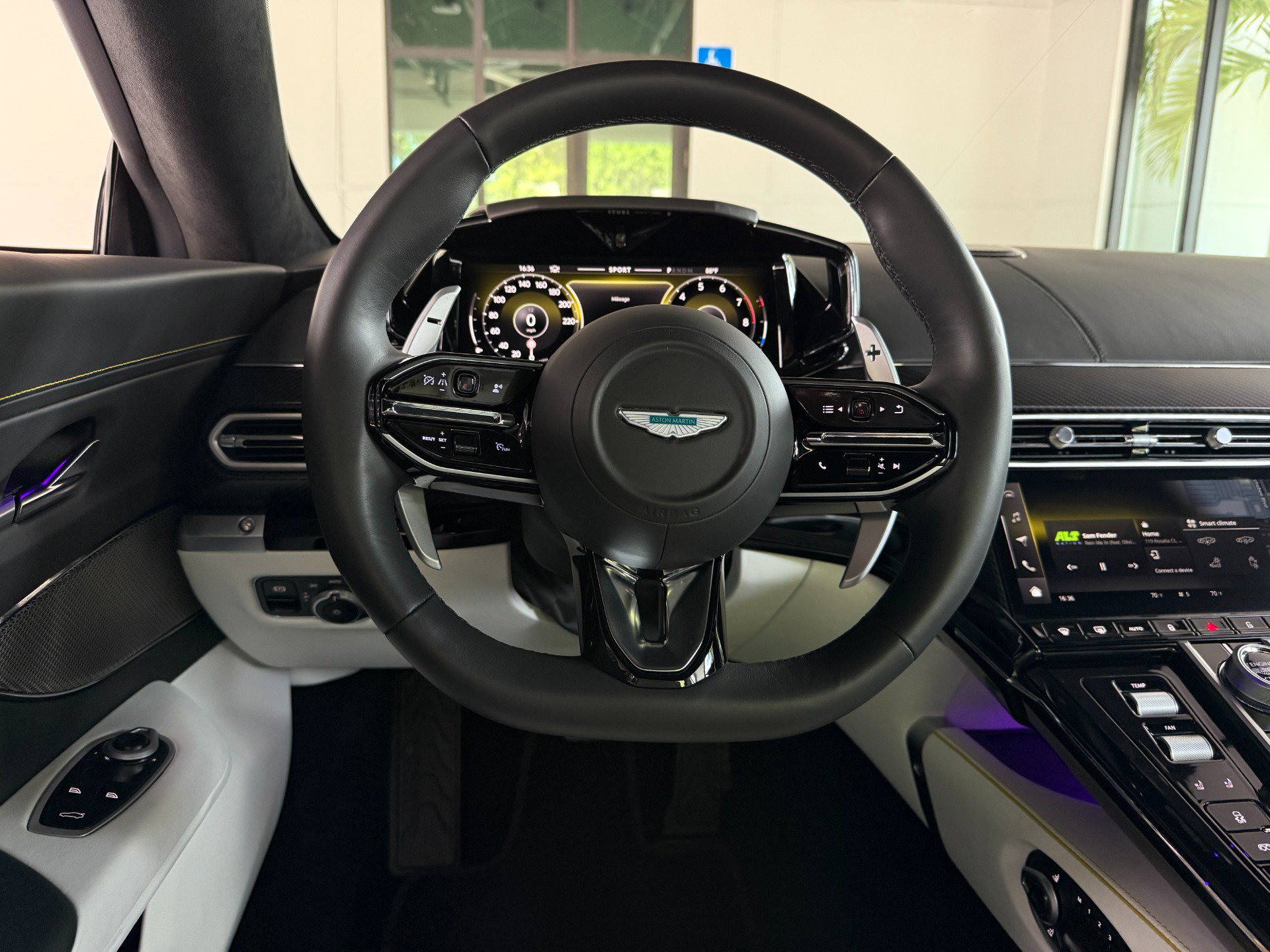 Used 2025 Aston Martin V8 Vantage Coupe RWD image 34