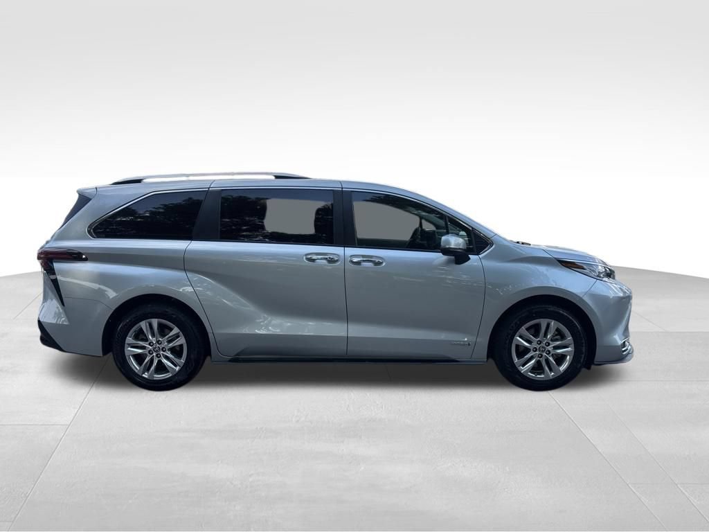 Used 2021 Toyota Sienna Limited FWD image 2