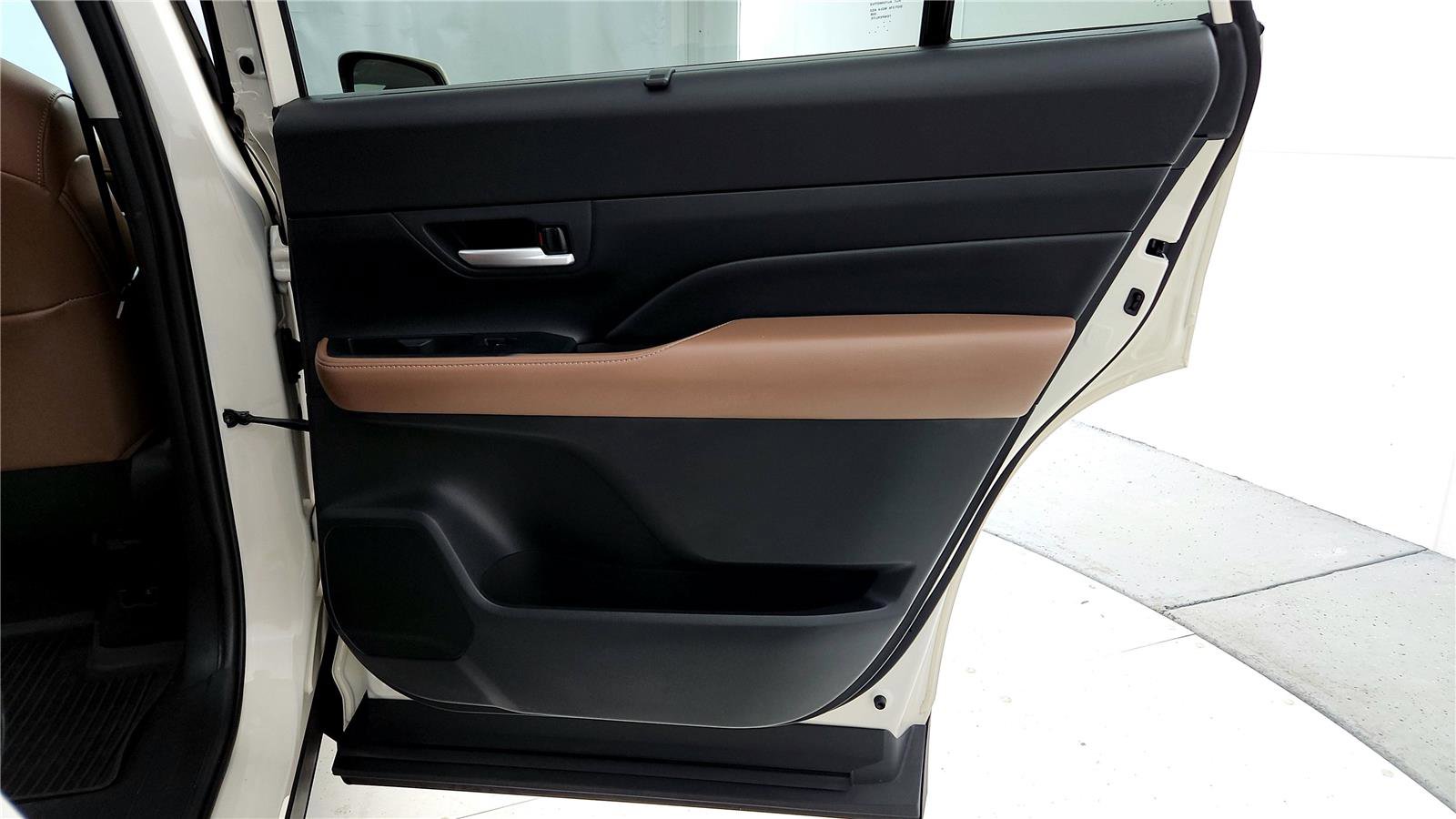 Certified 2024 Toyota Grand Highlander Platinum image 19