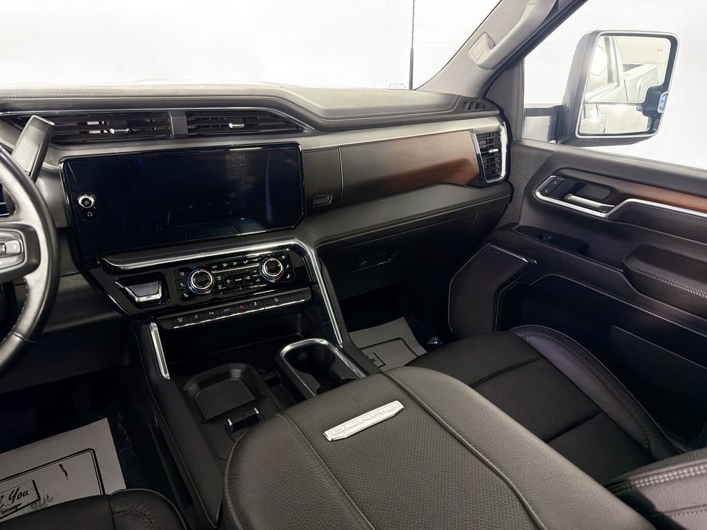 Used 2025 GMC Sierra 2500 Denali image 25