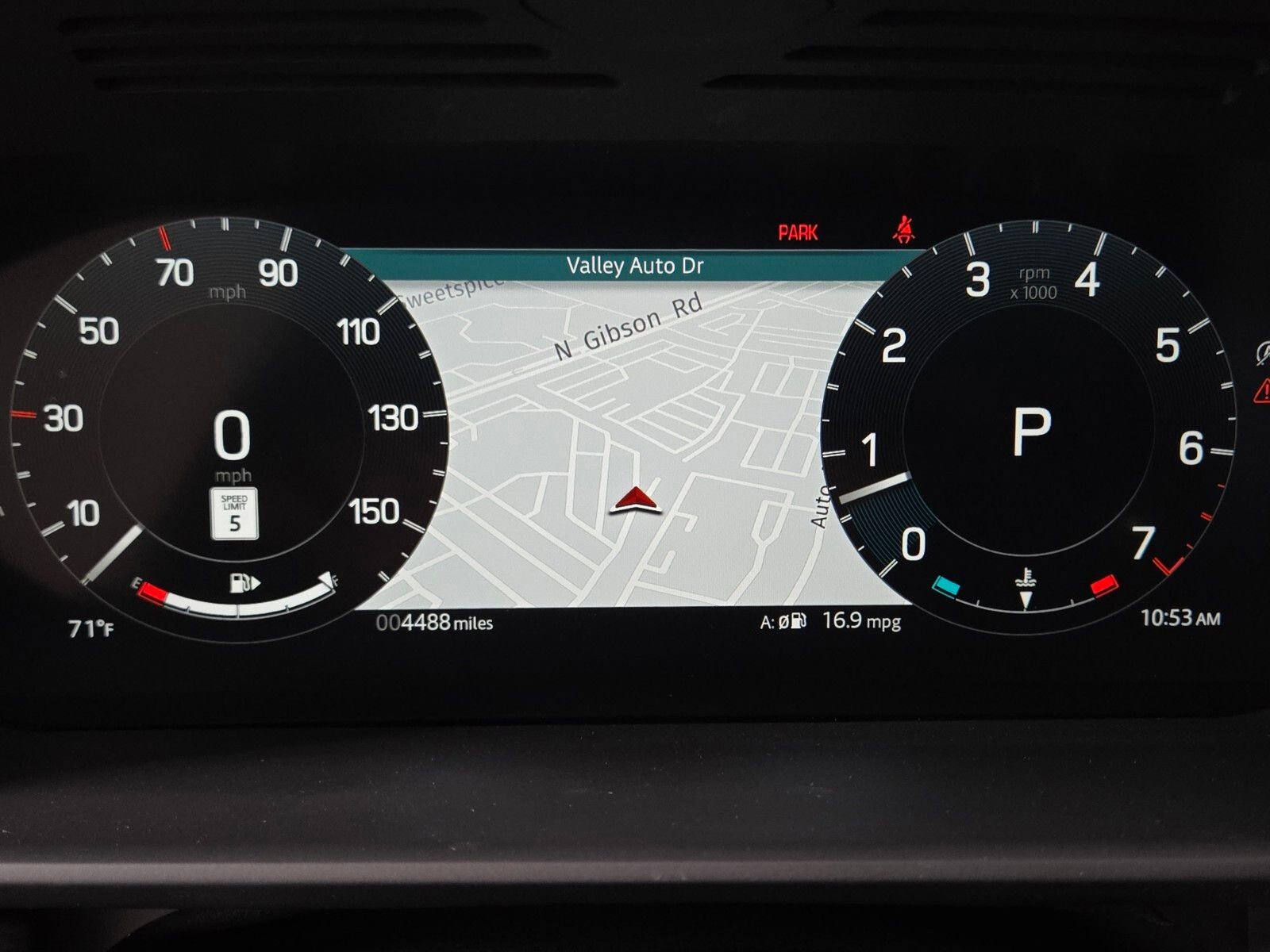 Used 2025 Land Rover Discovery Dynamic SE AWD/4WD image 32