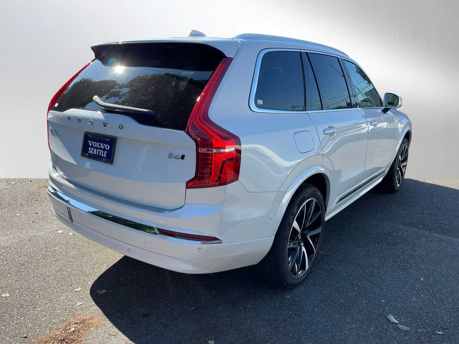 Used 2023 Volvo XC90 B6 Plus w/ Protection Package Premier image 7