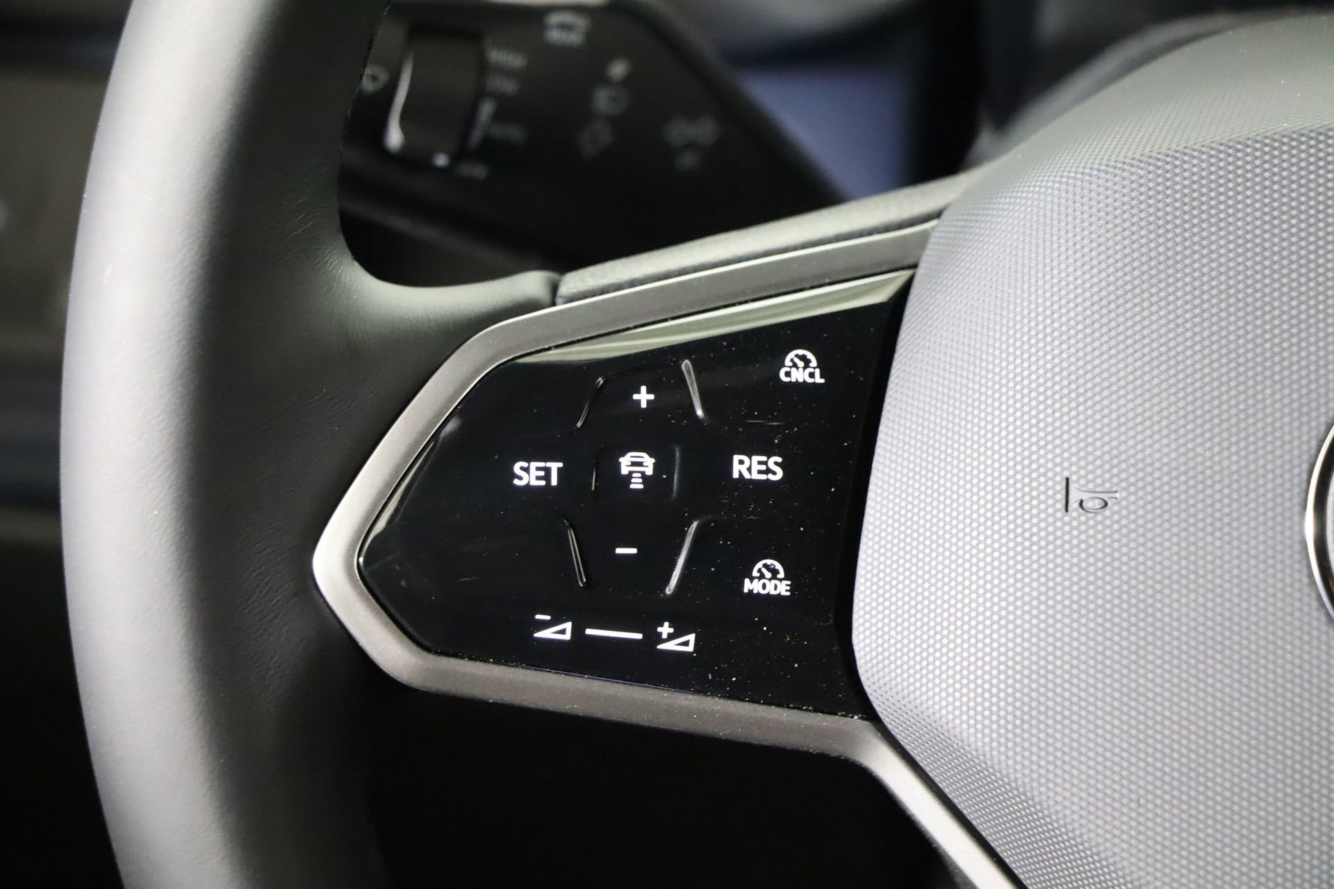 New 2025 Volkswagen ID. Buzz Pro S image 32