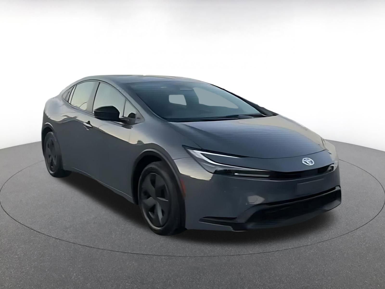 Used 2025 Toyota Prius LE image 3