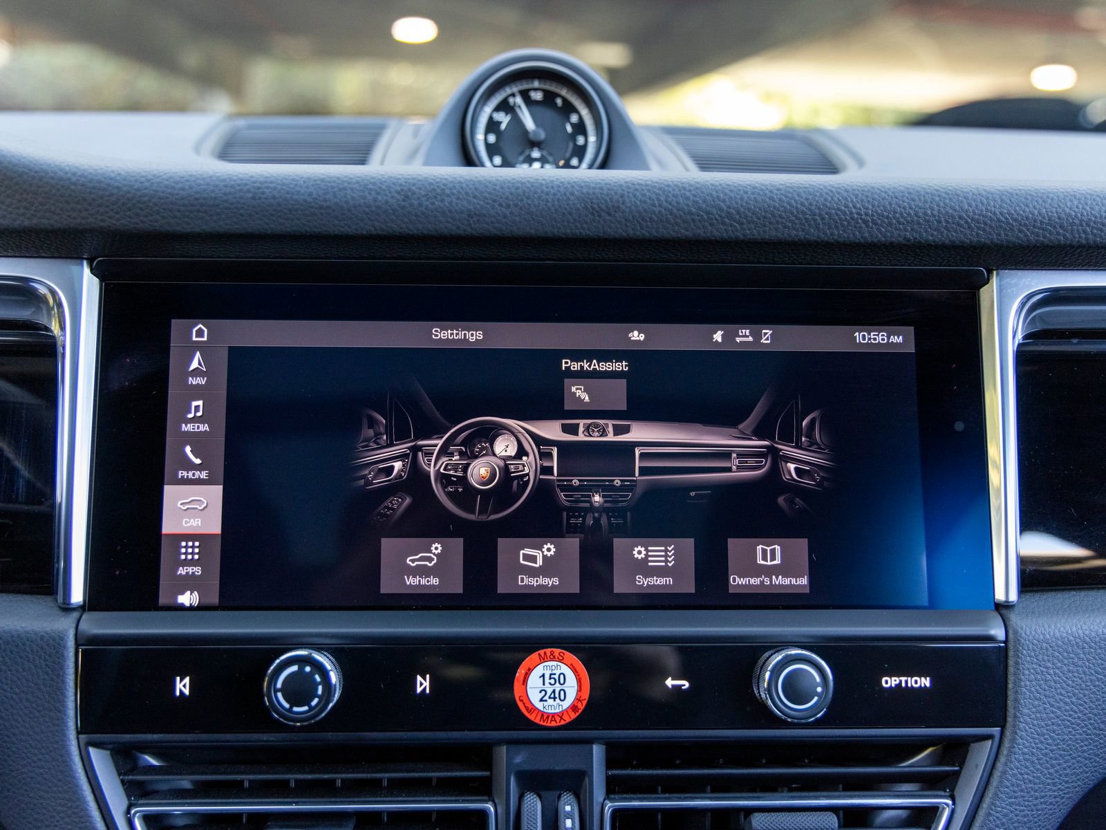 Certified 2025 Porsche Macan AWD/4WD image 36