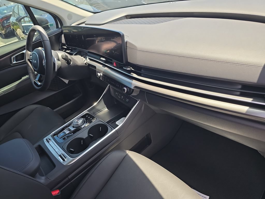 New 2026 Kia Carnival SX w/ SX Dark Edition Package FWD image 12