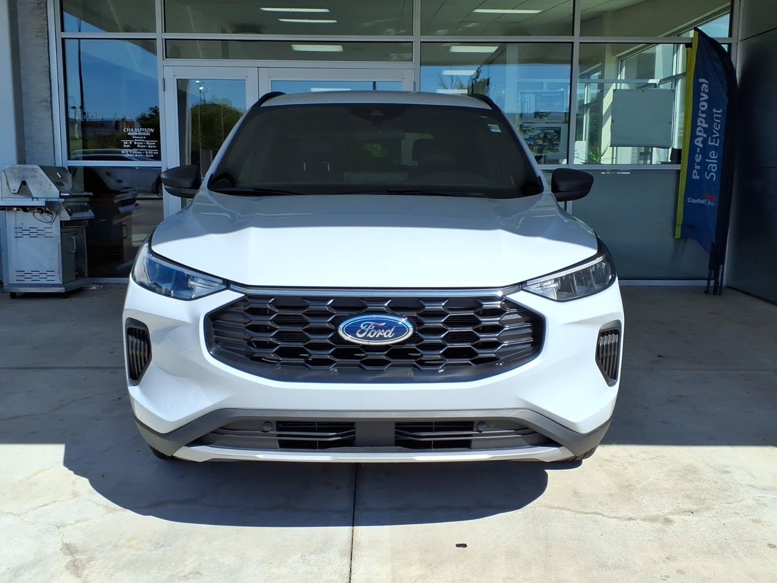 Used 2025 Ford Escape ST-Line w/ Tech Pack #1 FWD image 2