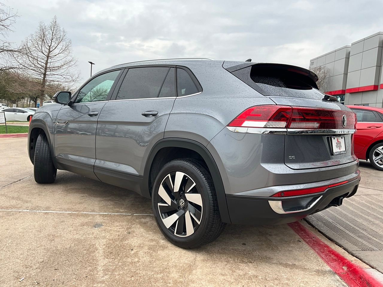 Used 2025 Volkswagen Atlas Cross Sport SE image 8