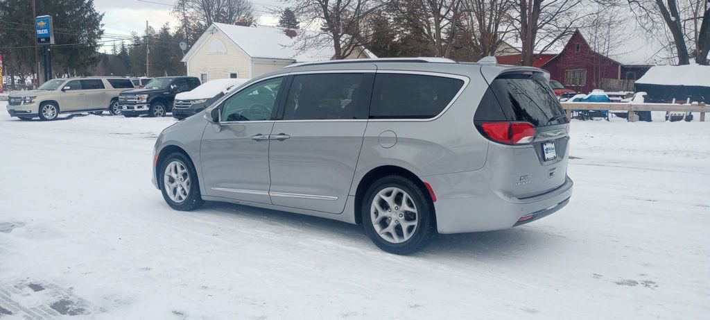 Used 2018 Chrysler Pacifica Touring-L Plus w/ Tire & Wheel Group image 5