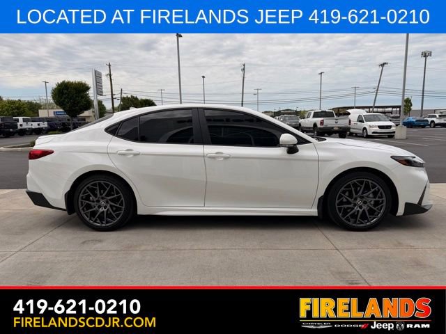 Used 2025 Toyota Camry SE FWD image 9