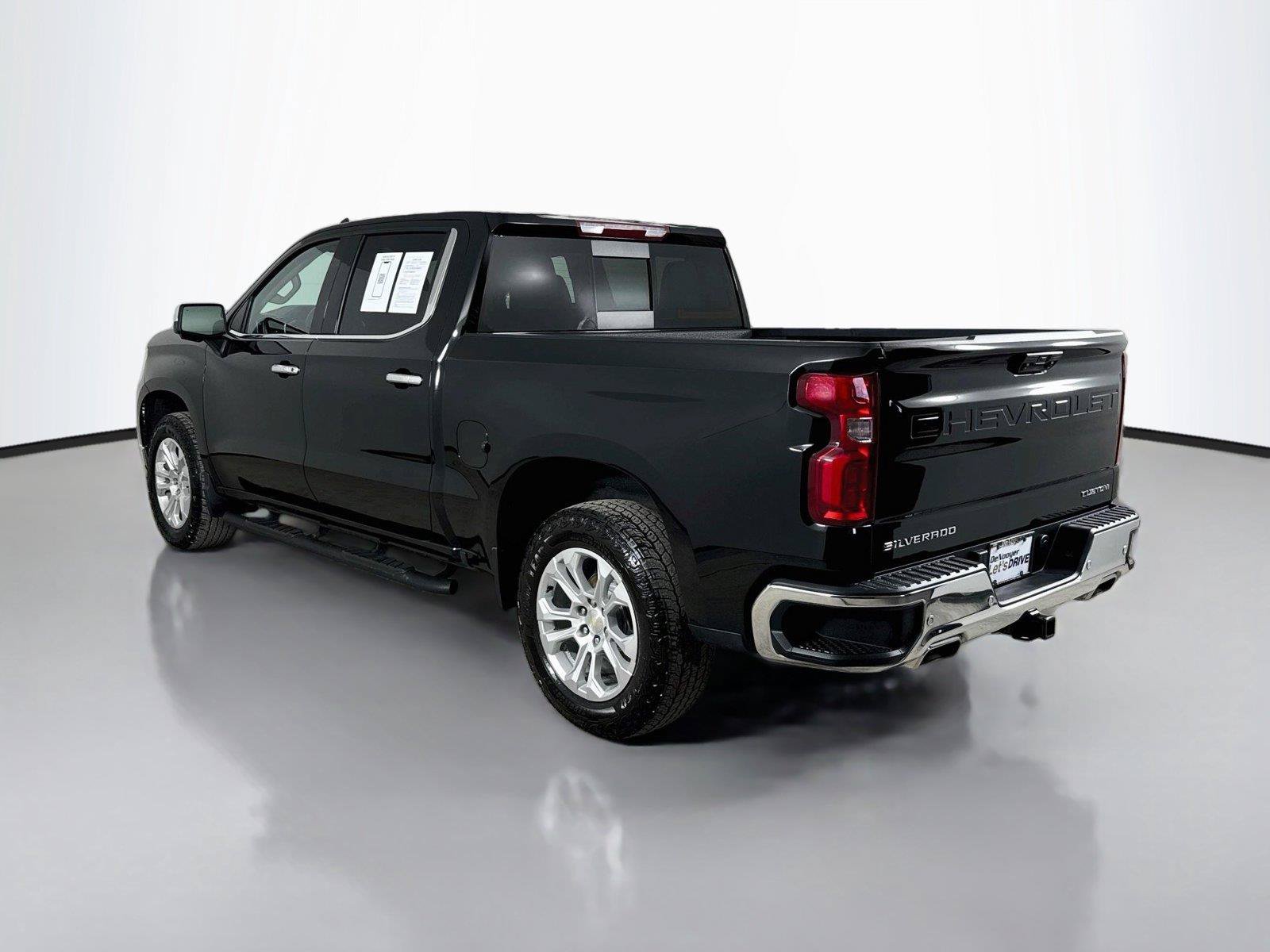 Used 2022 Chevrolet Silverado 1500 LTZ w/ LTZ Premium Package AWD/4WD image 11
