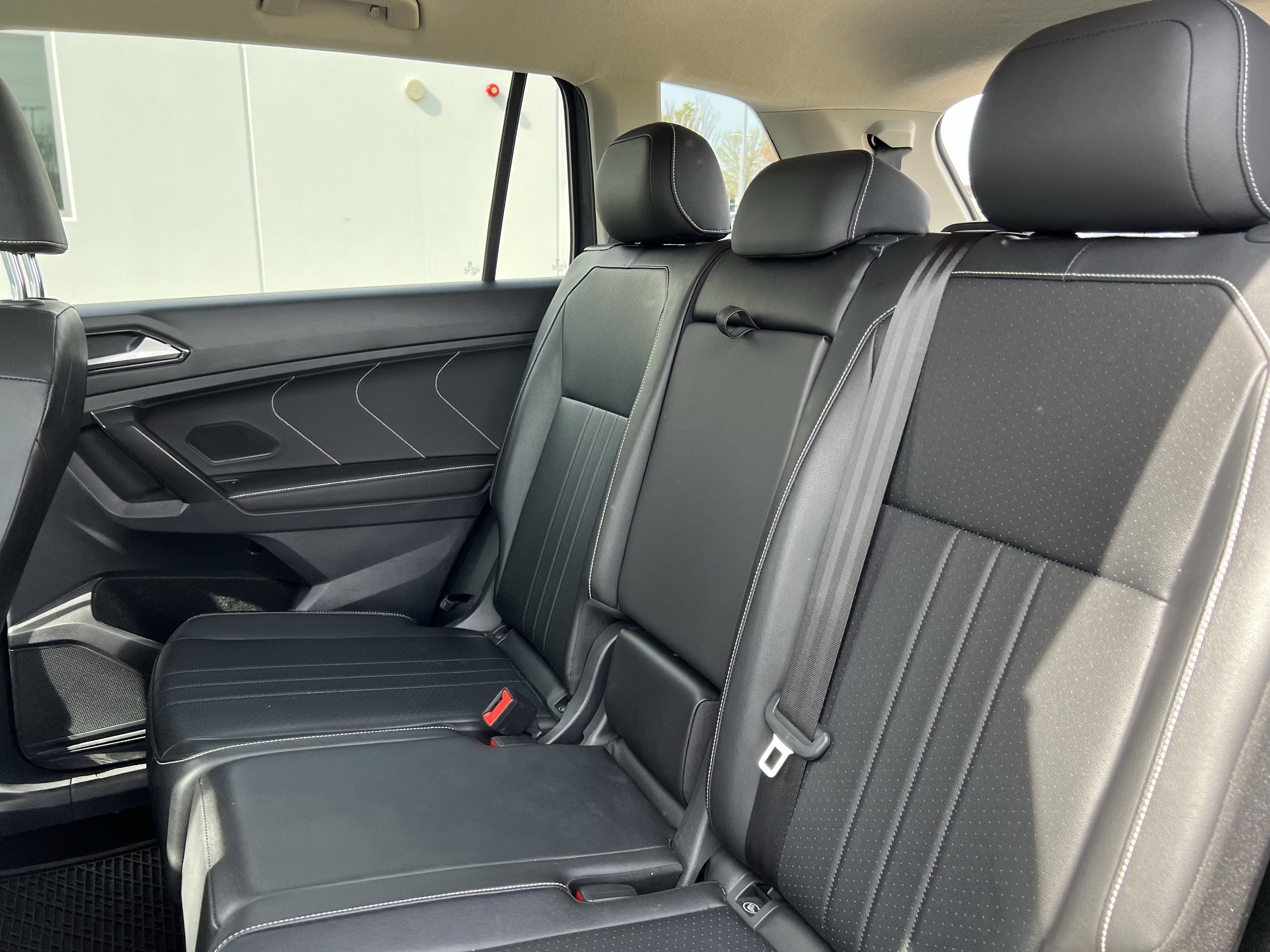 Used 2022 Volkswagen Tiguan SE image 32