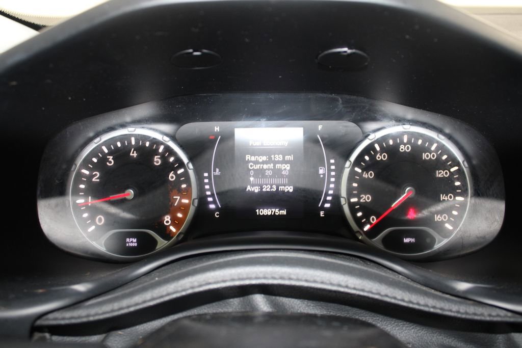 Used 2017 Jeep Renegade Latitude w/ Cold Weather Group image 27