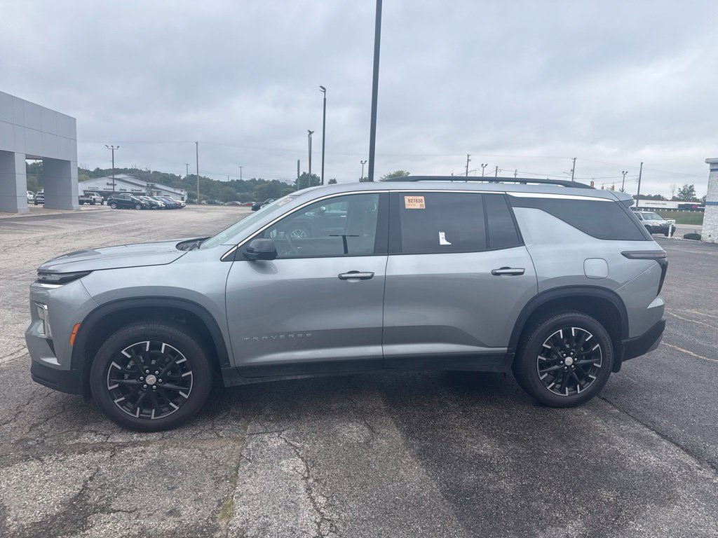 Used 2025 Chevrolet Traverse LT w/ Sun and Wheel Package AWD/4WD image 6