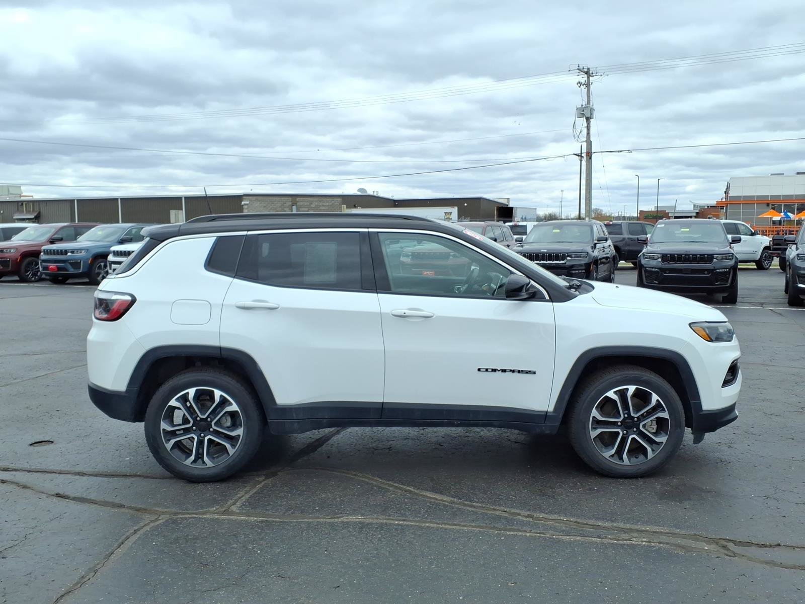 Used 2023 Jeep Compass Limited AWD/4WD image 2