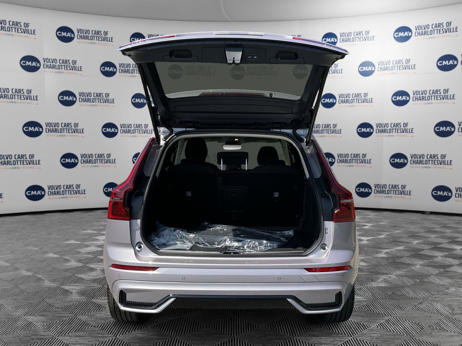 New 2026 Volvo XC60 B5 Plus w/ Climate Package image 11