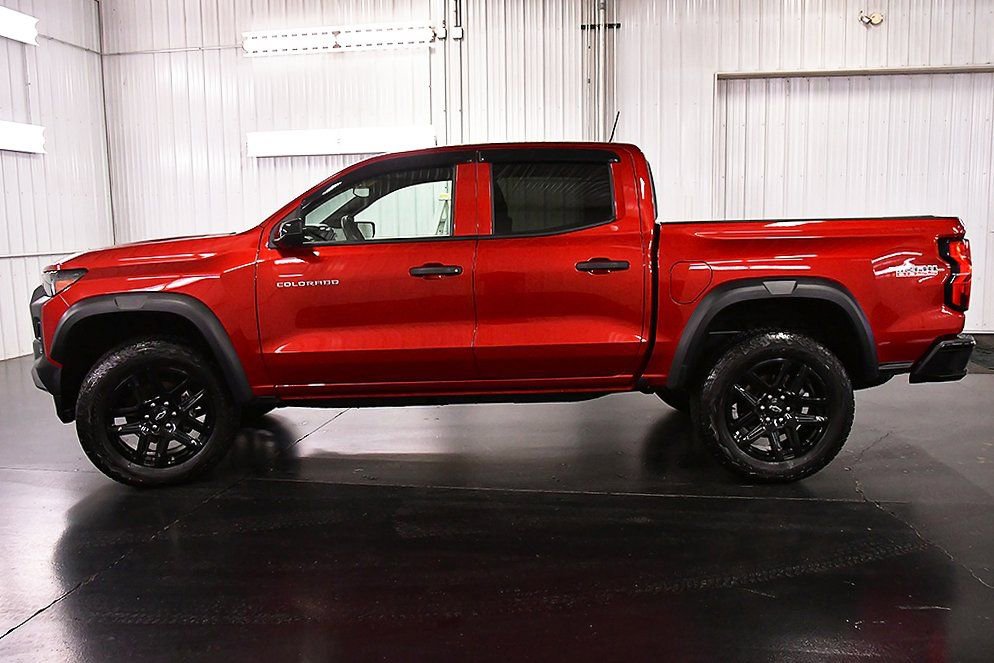 Used 2024 Chevrolet Colorado Trail Boss w/ Technology Package image 4