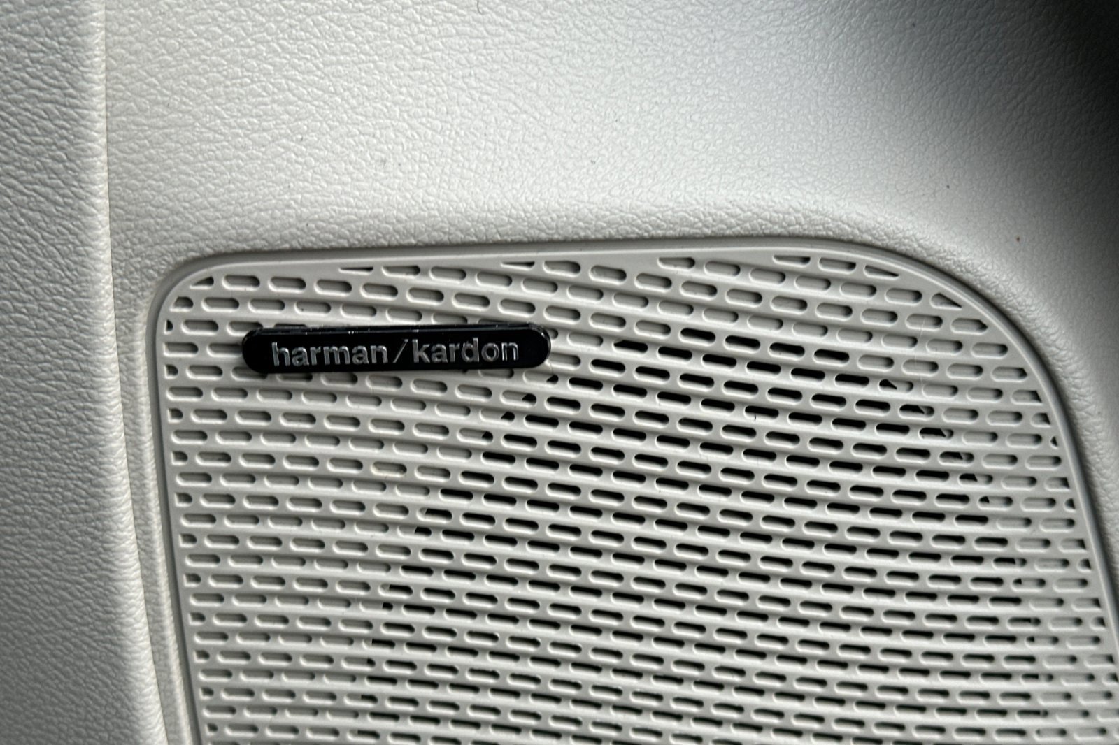 Used 2023 Chrysler Pacifica Limited w/ Uconnect Theater Family Group image 21