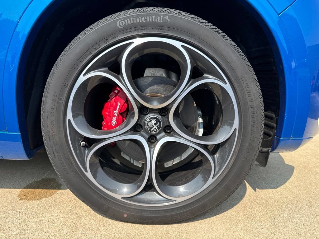 Used 2023 Alfa Romeo Stelvio Veloce AWD/4WD image 24
