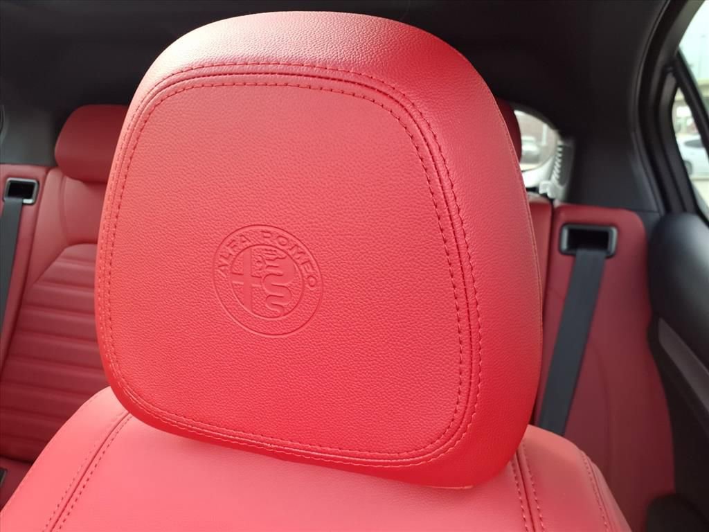 New 2026 Alfa Romeo Stelvio Sprint w/ Convenience Package image 17