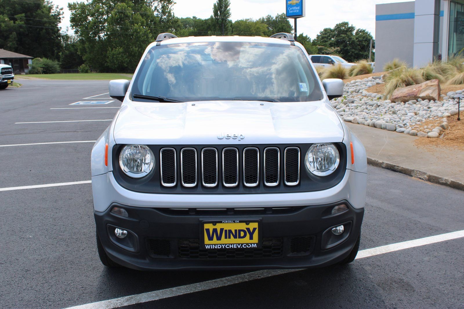 Used 2018 Jeep Renegade Latitude w/ Cold Weather Group AWD/4WD image 3
