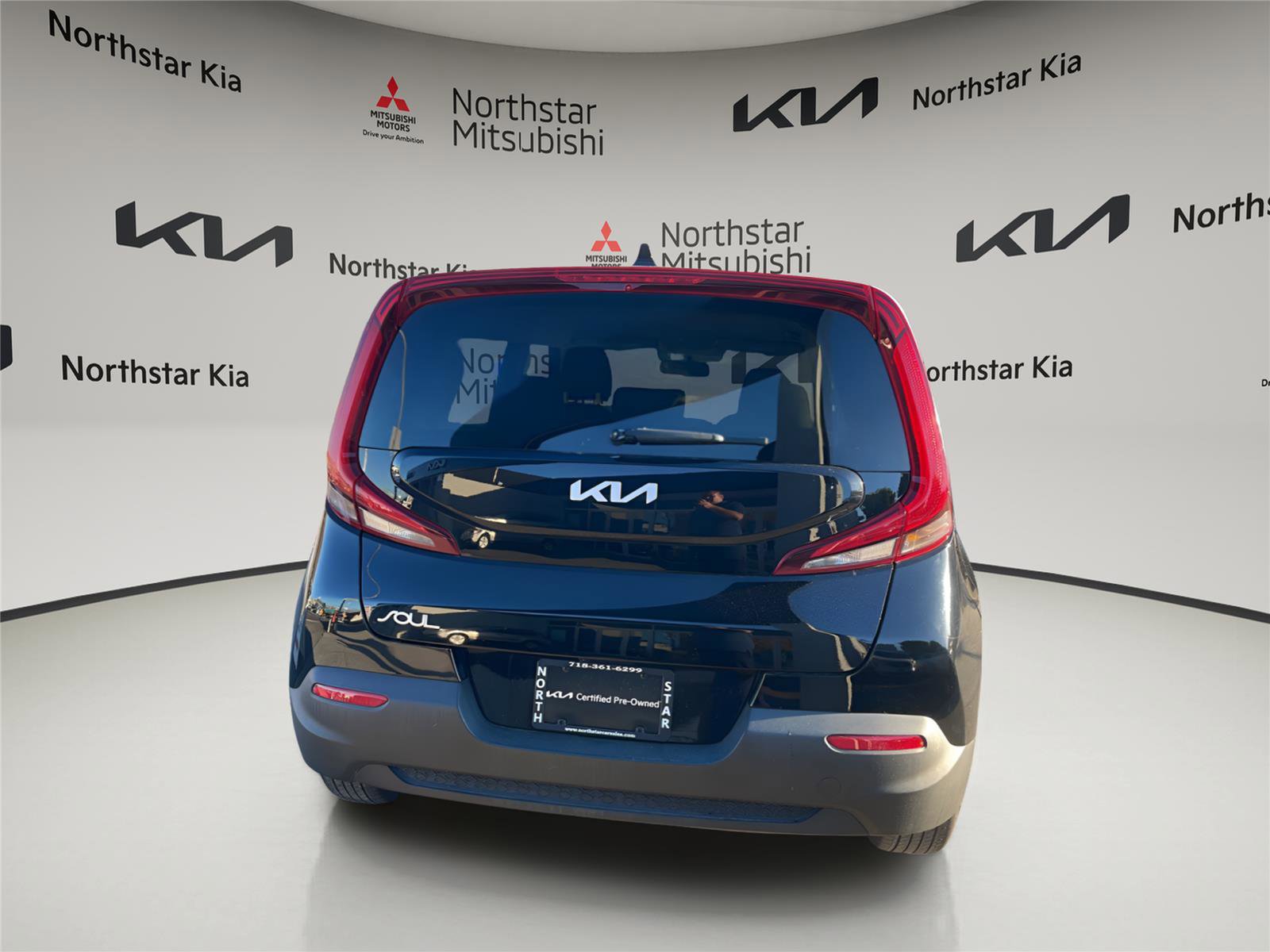 Used 2022 Kia Soul LX FWD image 3