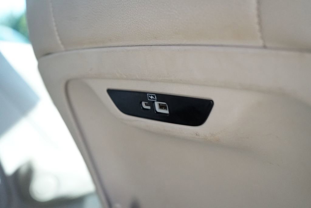 Used 2021 Chrysler Pacifica Touring-L FWD image 12