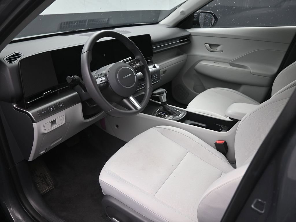 Used 2025 Hyundai Kona SEL image 32