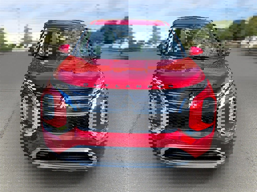 New 2025 Mitsubishi Outlander SE image 2