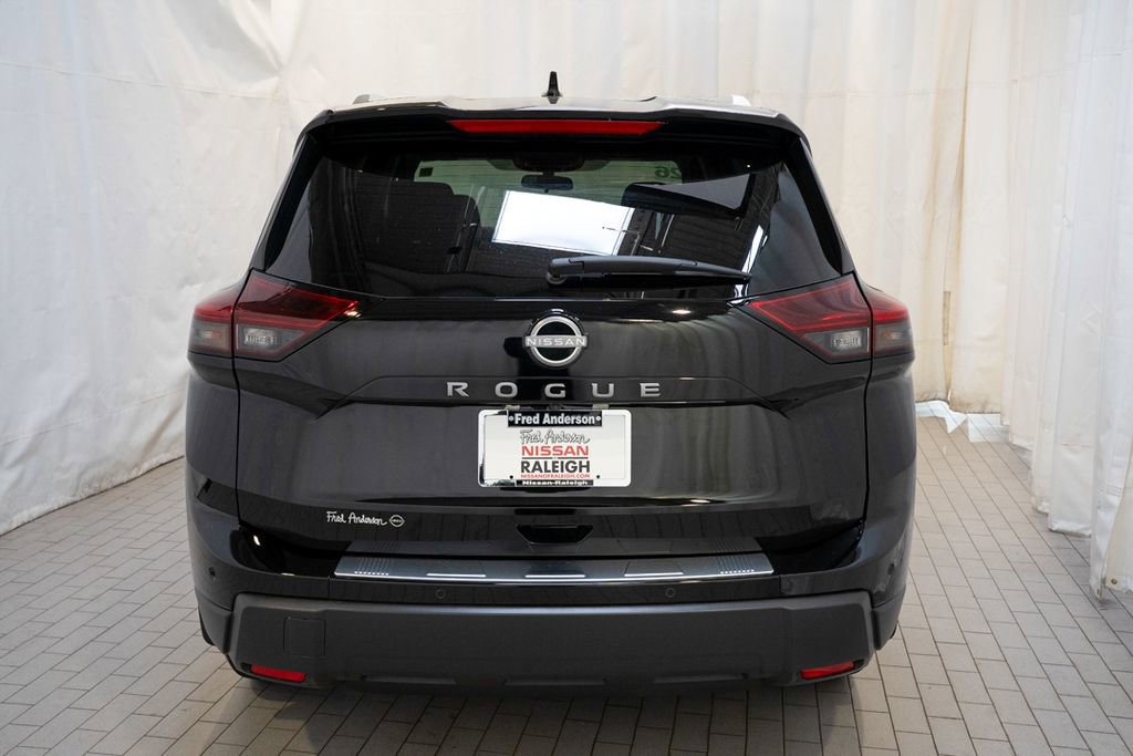 Certified 2026 Nissan Rogue SV w/ SV Premium Package FWD image 4