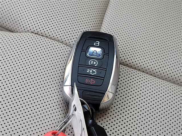 Used 2019 Lincoln Continental Reserve image 25