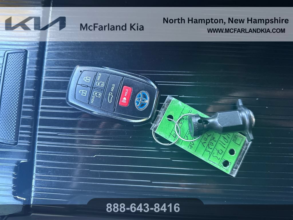 Used 2025 Toyota Sienna XLE Woodland Edition AWD/4WD image 27