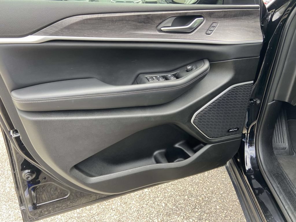 Used 2023 Jeep Grand Cherokee L Limited RWD image 16