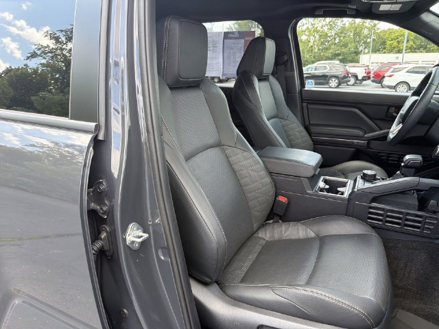 Used 2025 Toyota 4Runner TRD Off-Road Premium AWD/4WD image 19