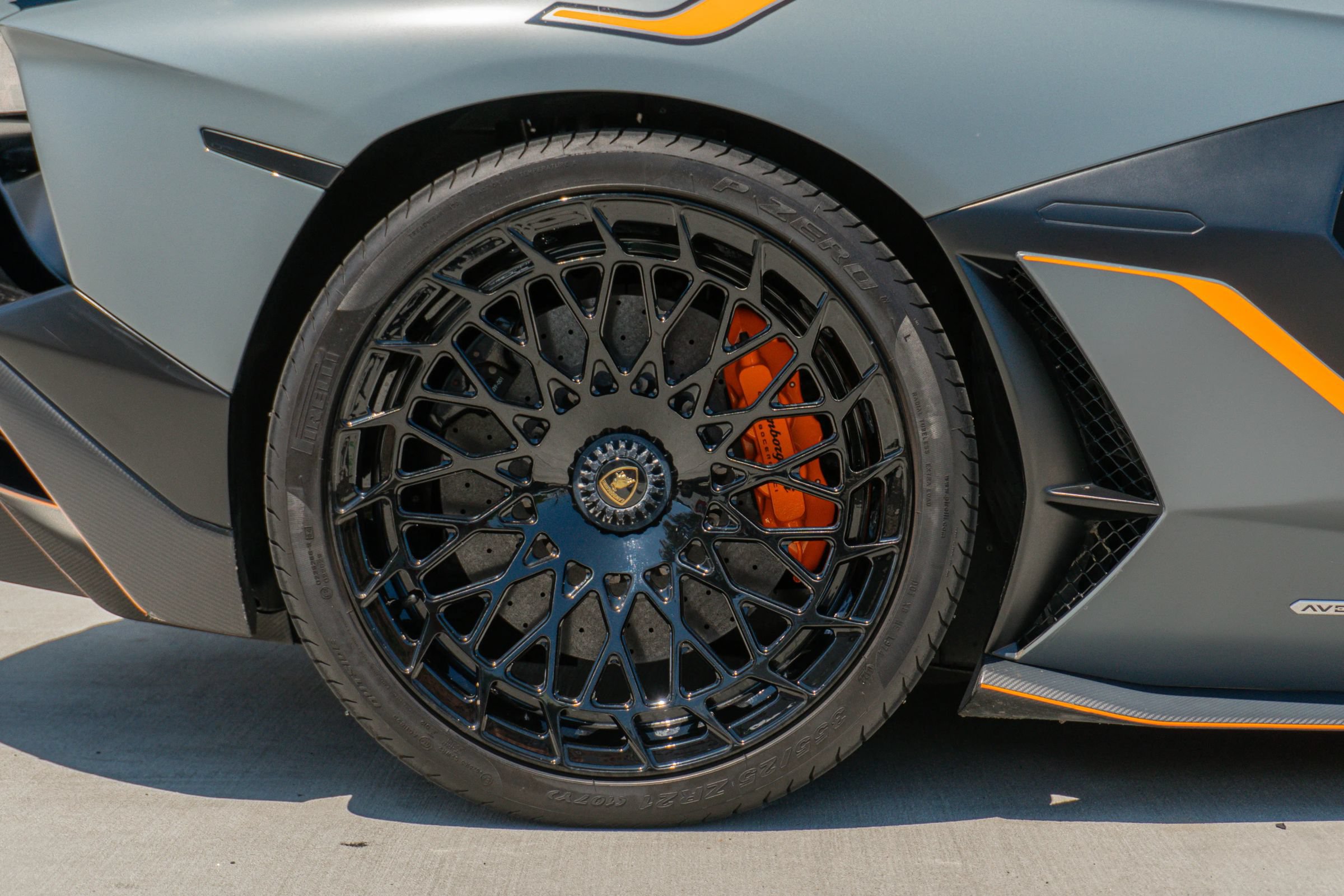Used 2019 Lamborghini Aventador SVJ AWD/4WD image 38