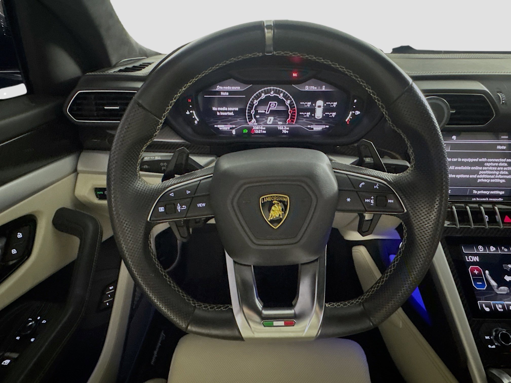 Used 2022 Lamborghini Urus AWD/4WD image 8