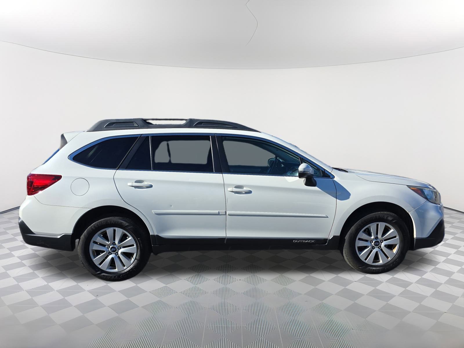 Used 2019 Subaru Outback 2.5i Premium image 2