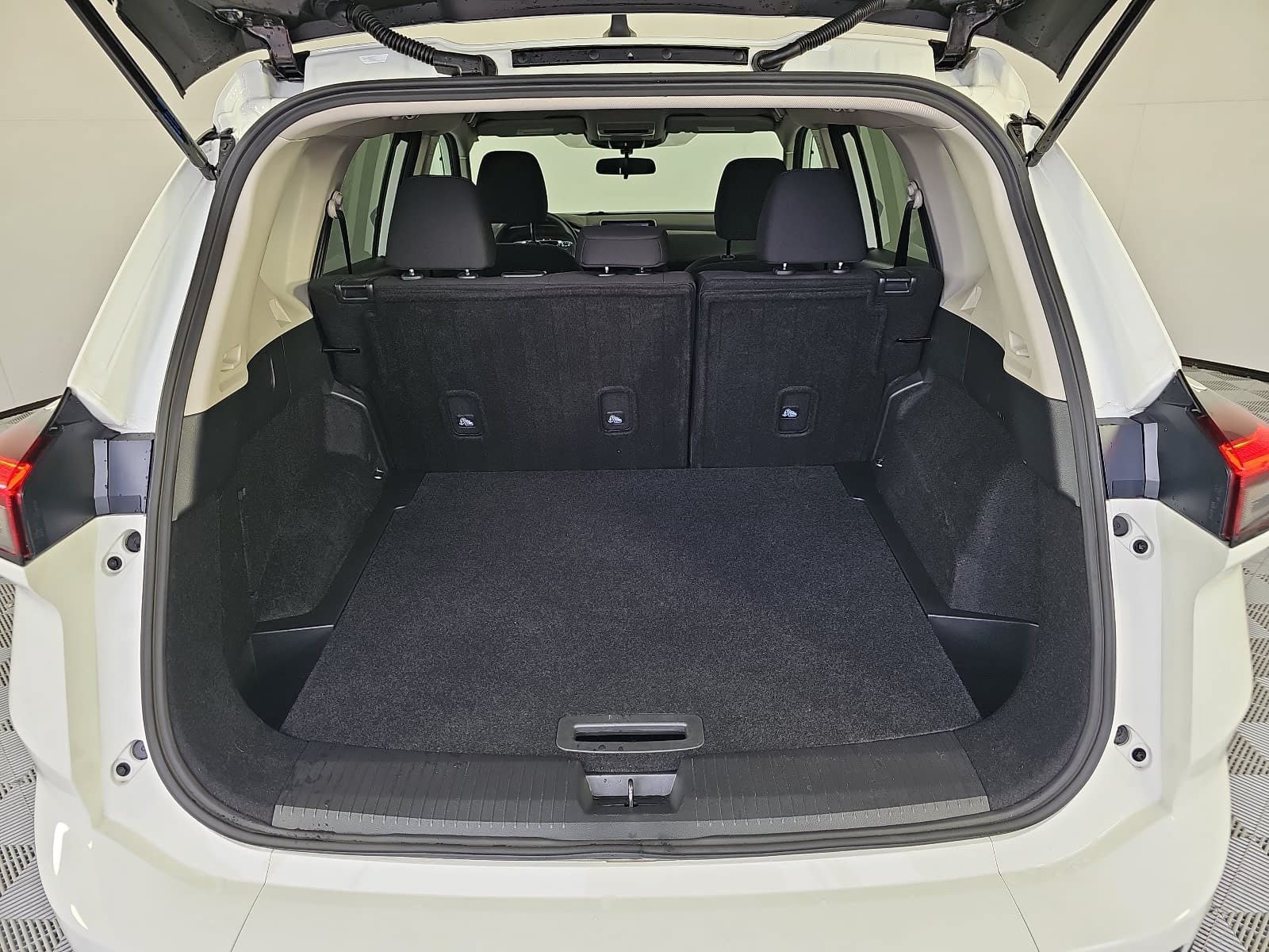 Used 2025 Nissan Rogue S FWD image 12
