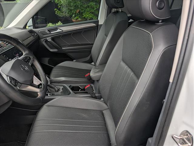 Used 2023 Volkswagen Tiguan SE w/ Panoramic Sunroof Package FWD image 29