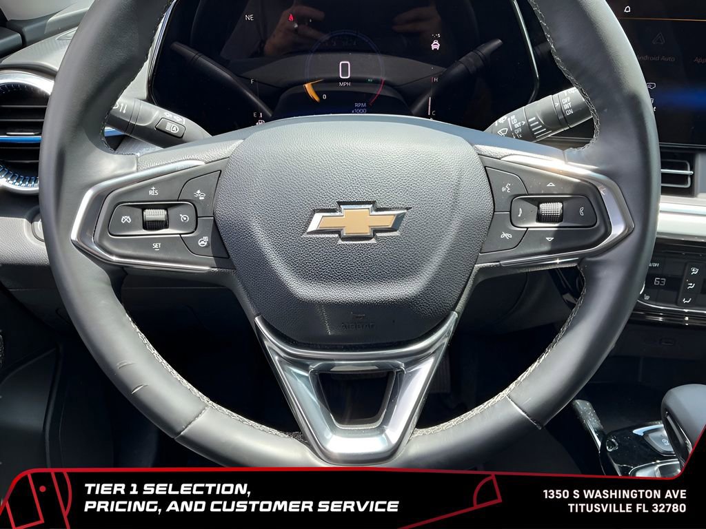 Used 2025 Chevrolet Trax LT w/ LT Convenience Package FWD image 24